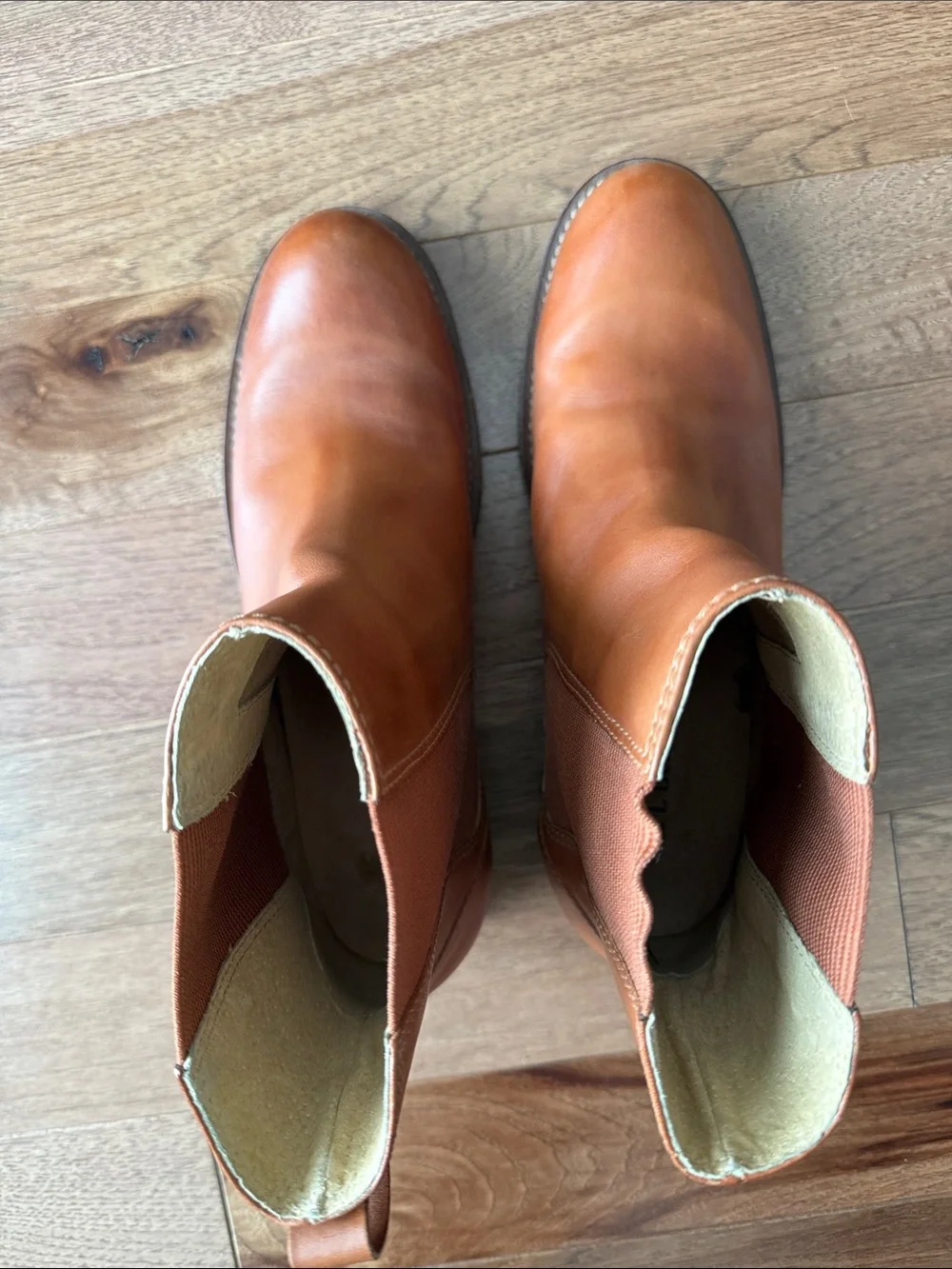 L.L. Bean vintage cognac leather chelsea boots lug sole 8.5 women’s